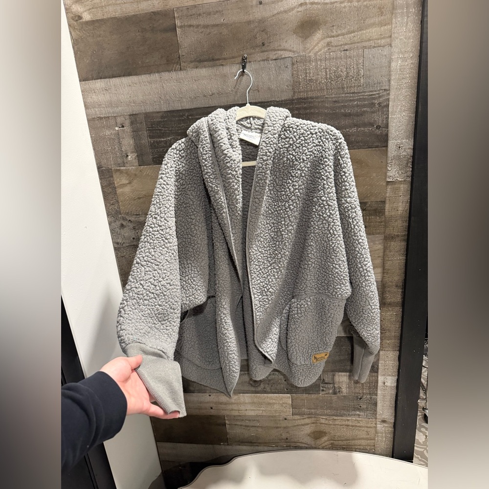 Nordic Beach | Sherpa One Size Hooded Wrap Jacket